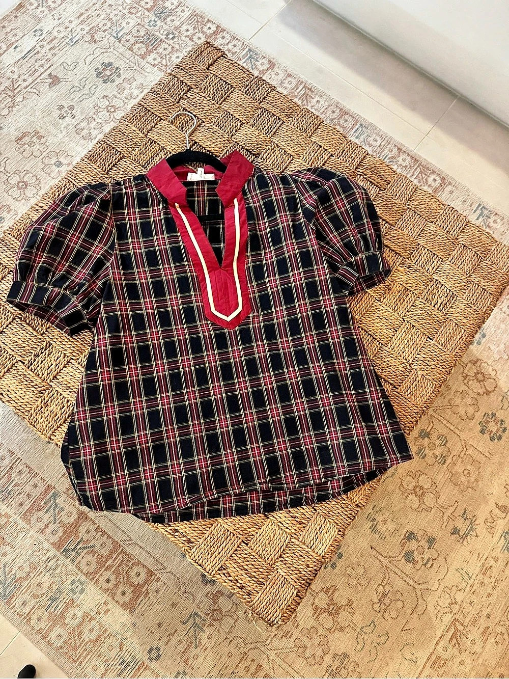 Entro Plaid Pullover Blouse in Black & Red Like New. Medium